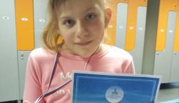 Настя Гончарова завоевала "серебро" на Первых областных соревнованиях по плаванию среди инвалидов