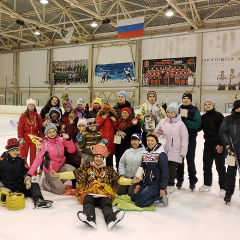 "Муха-цокотуха" на льду. Постановка подопечных фонда "Обыкновенное чудо"