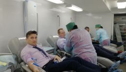 Сотрудники Томского завода электроприводов сдали 30 литров крови и помогли подопечной фонда