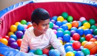 Бассейн с шариками: как игра становится терапией