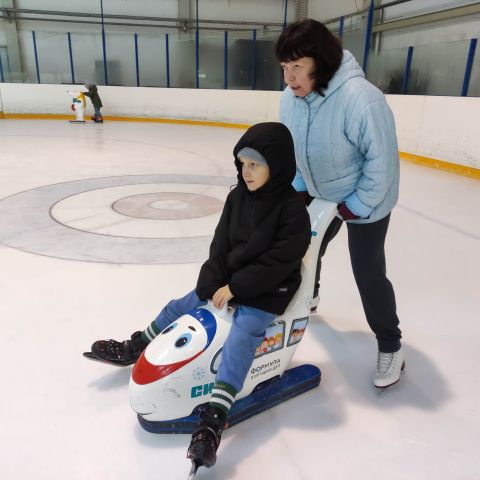 Как проходят занятия по конькам в рамках проекта "Мультиреабилитация или "Обыкновенное чудо" спешит на помощь"