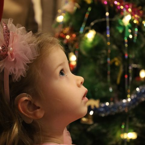 Волонтёры Томского отделения Сбера поздравили подопечных фонда «Обыкновенное чудо»