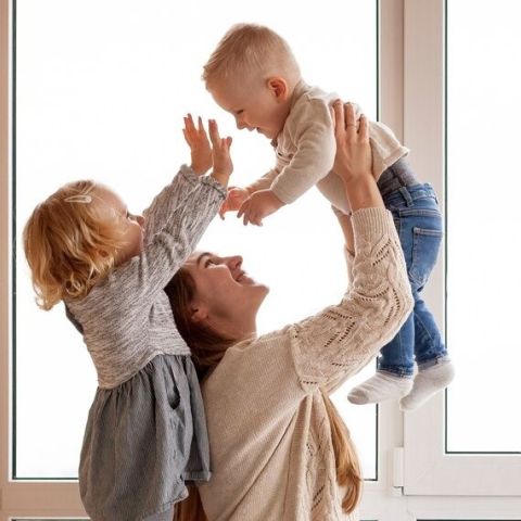 Родители 75,9 тысячи детей получали единое пособие в 2023 году в Томской области