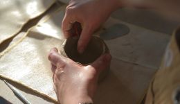 «Чудесный мамин выходной» начался с мастер-класса по керамике