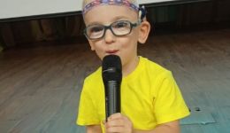 Снова в мире звуков: Игорю подключили новый речевой процессор