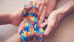 Сам в себе: что такое аутизм и как мы все можем помочь людям с РАС