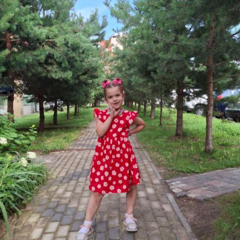 Милане скоро в школу. Поможем ей услышать мир