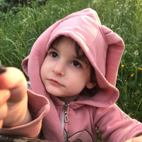 Поможем Эстер стать своей в мире звуков