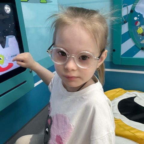 Сбор для Вики с редким диагнозом завершен: девочка получит помощь