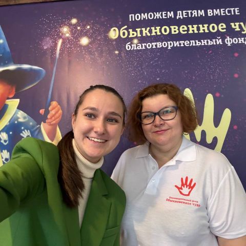 Встреча друзей: координатор волонтерской программы СИБУРа посетила «Обыкновенное чудо»